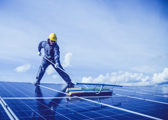 Fotovoltaika údržba: Ako sa starať o solárne panely?