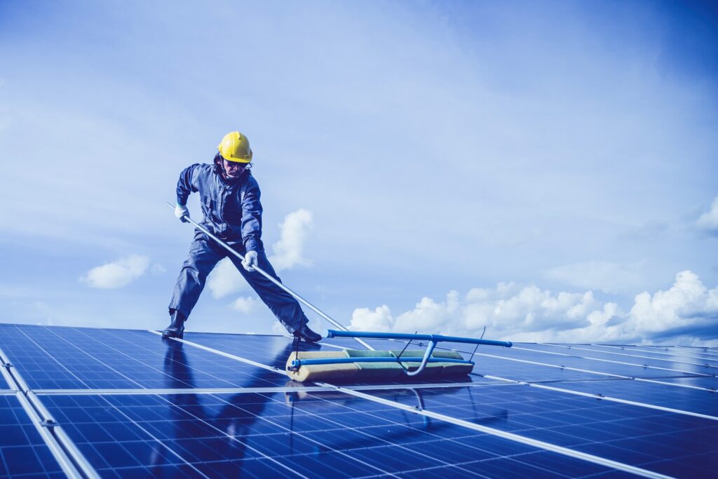 Údržba a čistenie solárnych panelov a solárnych systémov
