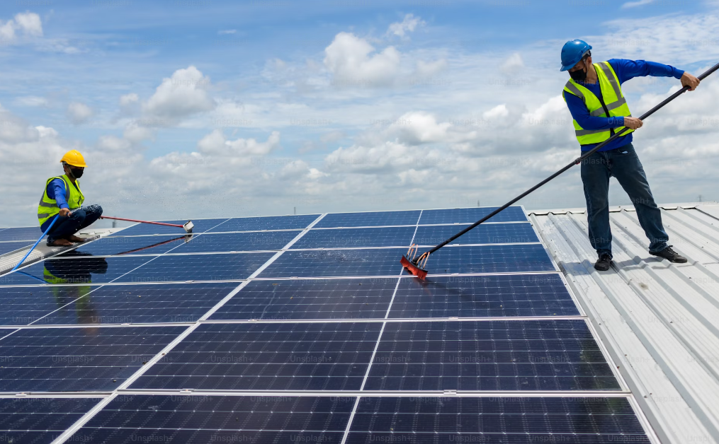 Údržba a čistenie solárnych panelov a solárnych systémov